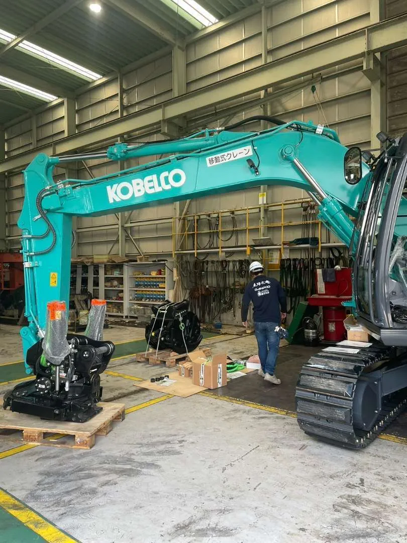 チルトローテータ搭載の最新建設機械